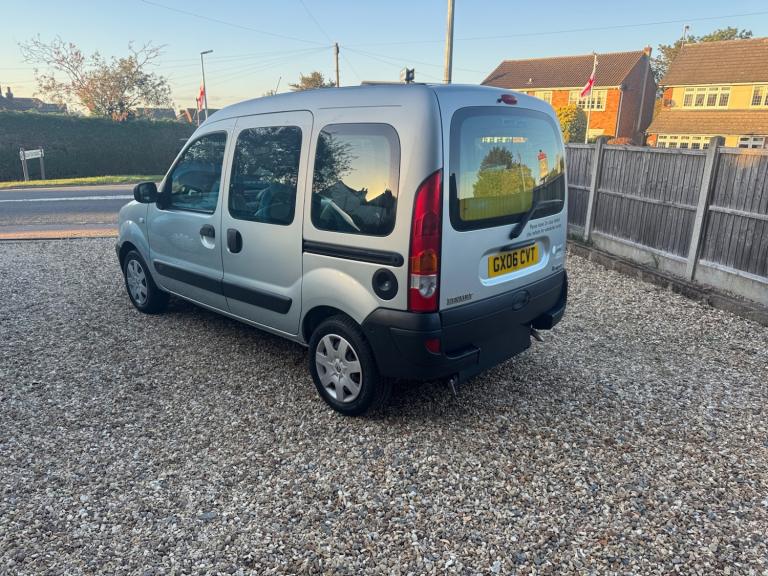 RENAULT KANGOO AUTO MOBILITY VEHICLE WAV DISABLED VEHICLE RARE AND UNIQUE 35000
