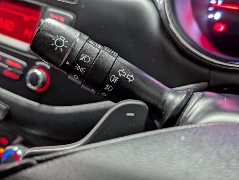 2015 Kia Ceed 1.6 CRDi 2 Hatchback 5dr Diesel DCT Euro 6 (s/s) (134 bhp) HATCHBACK Diesel Automatic