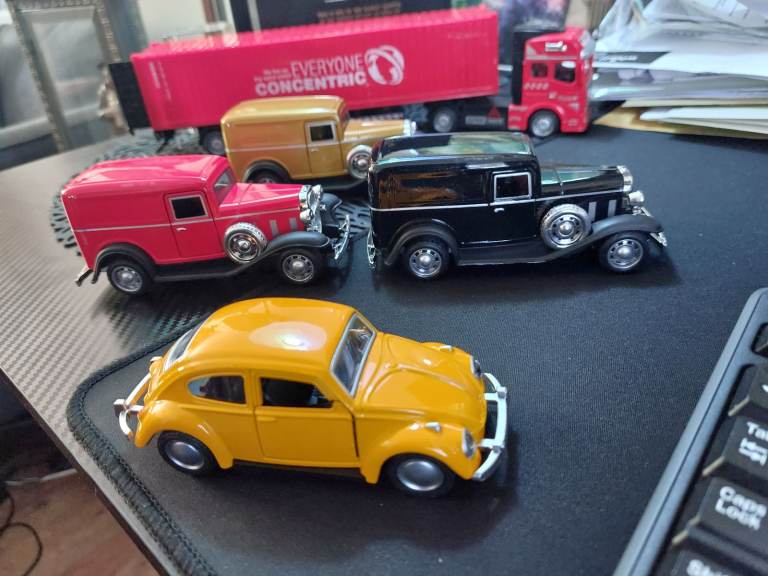 quality detailed 1/48scale 12.6 inch long 10 wheeled articulated trucks in 4 colours  new in box