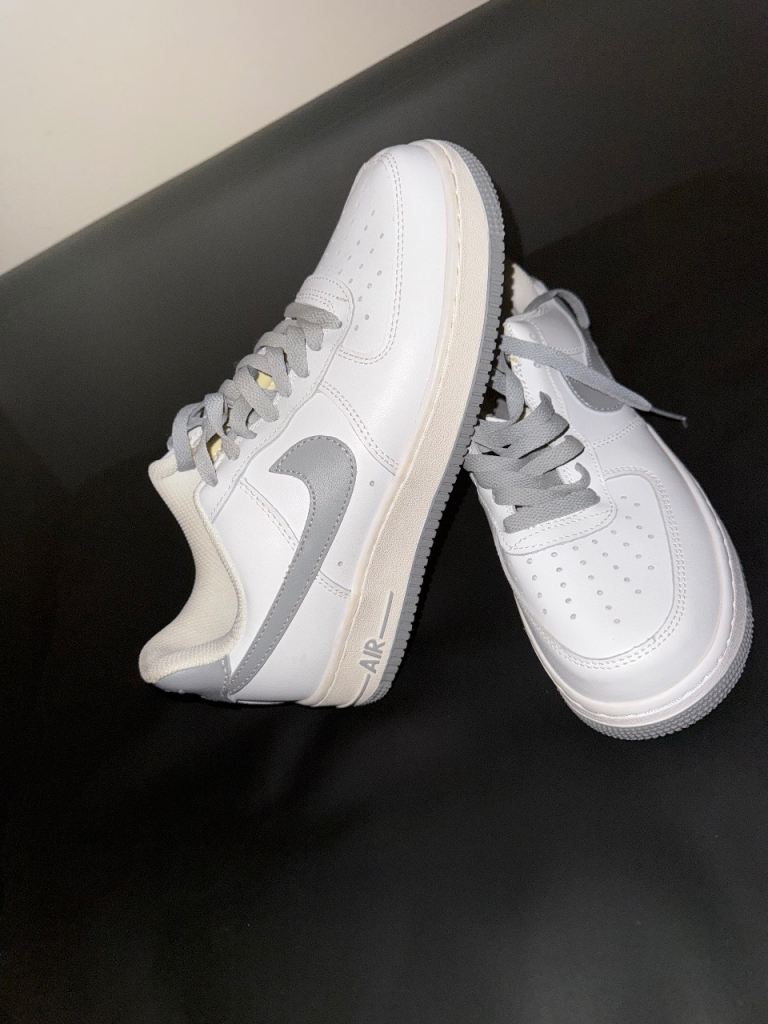 White Nike Men's Trainers - Size 400 - Nearly New