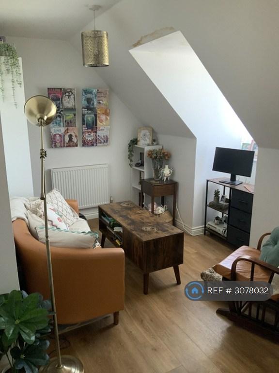 2 bedroom flat in Poets Way, Dorchester, DT1 (2 bed) (#3078032)