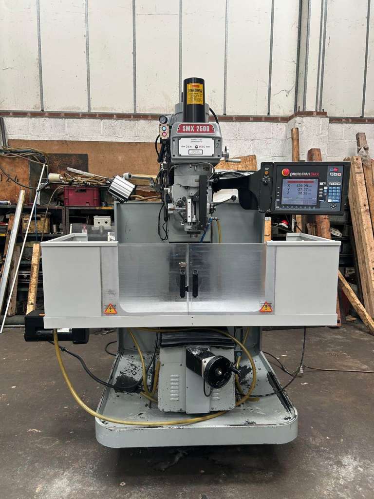 XYZ MODEL SMX 2500 CNC MILLING MACHINE YEAR 2010