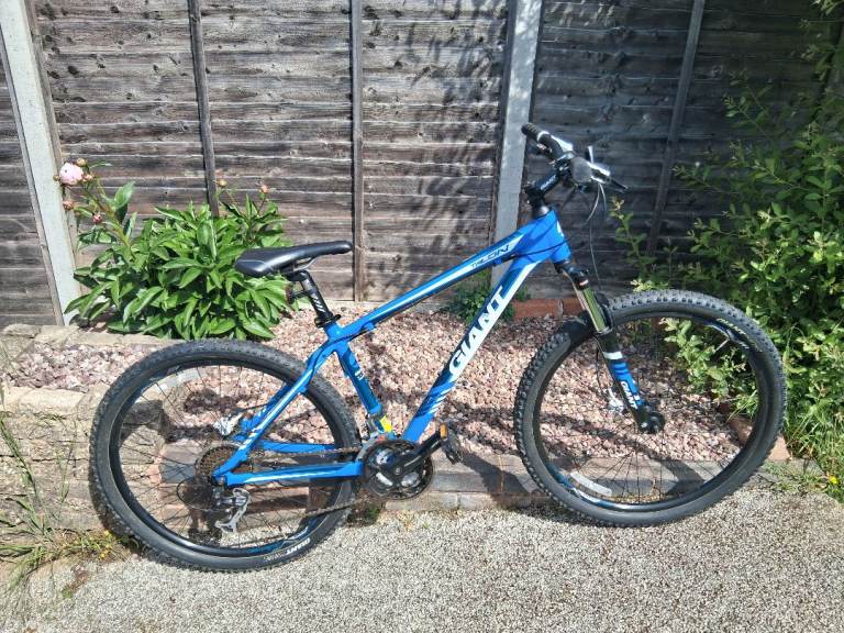 Giant Talon 27.5 Inch Wheel Mountain Bike 