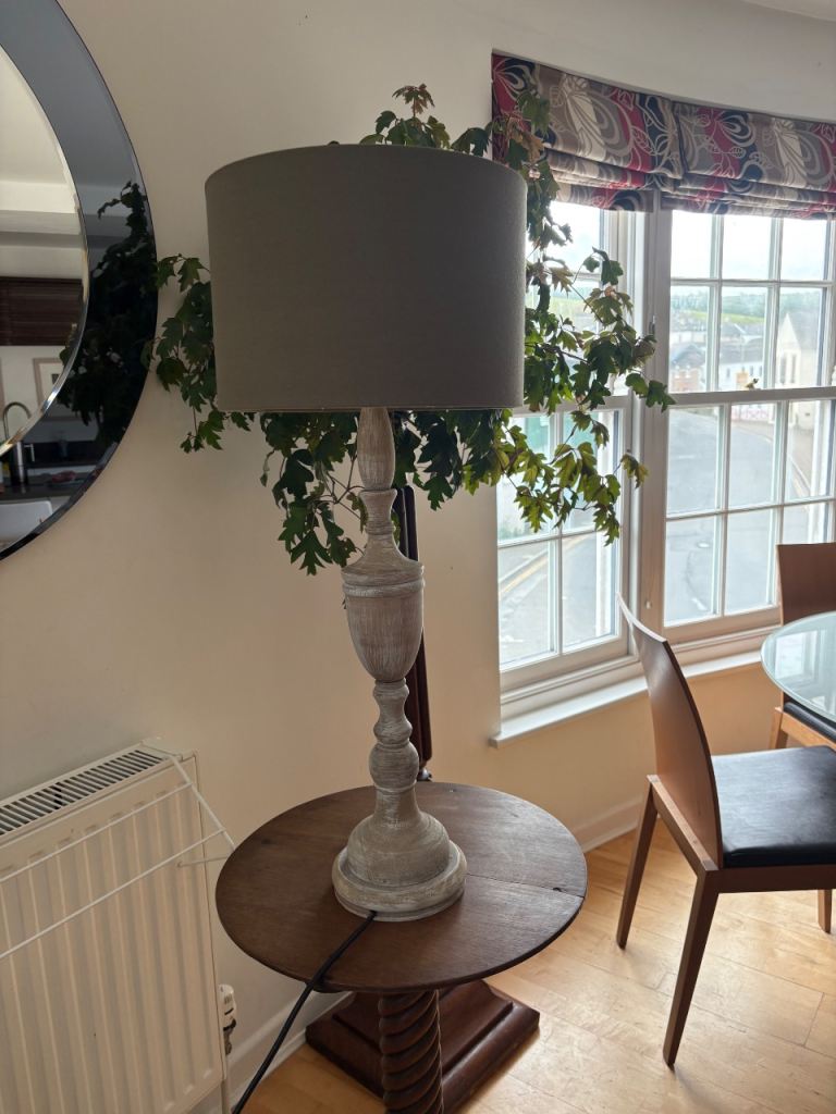 Lovely table top lamp 