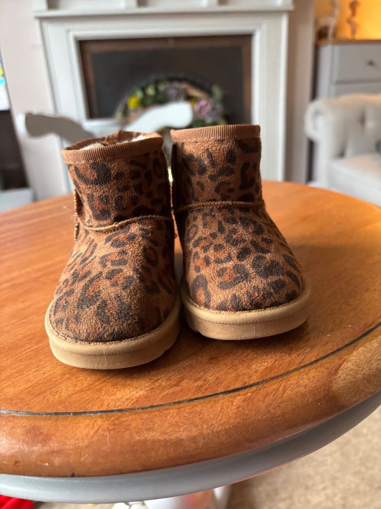 Girls Leopard Skin Ugg Style Boots Size 6