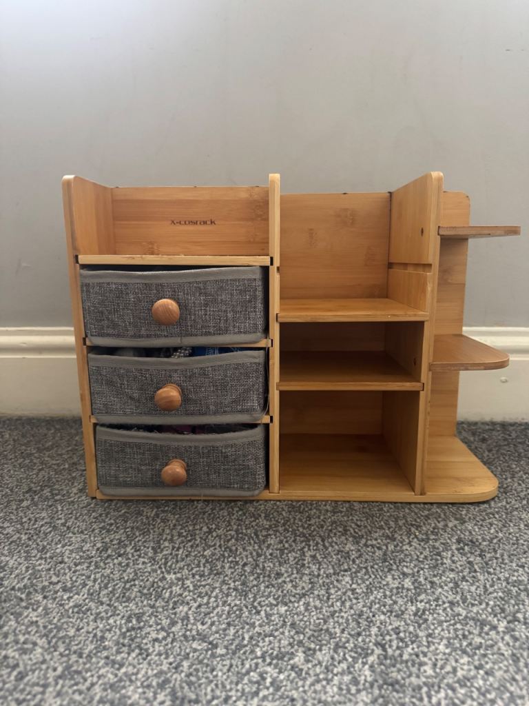 Make-up organizer