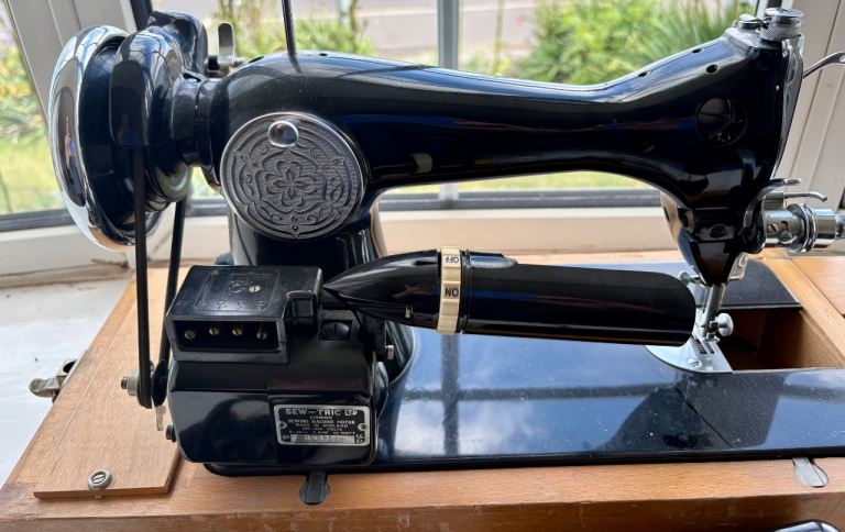 Vintage sewing machine 1950s sew Tric motor
