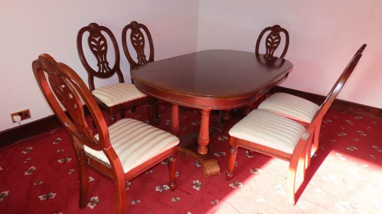 Furniture Village Dining Table 6 Chairs Extendable Stylish Perfect Family Meals Hosting 10 Guests IG