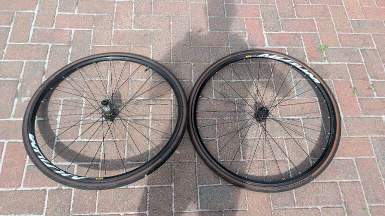 Mavic Aksium Road Bike Wheelset – Good Condition