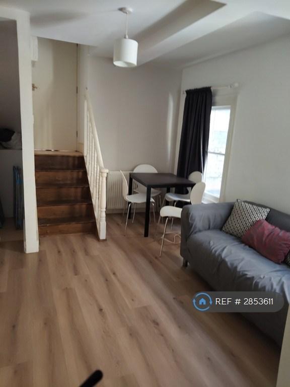 2 bedroom flat in Landor Road, London, SW9 (2 bed) (#2853611)