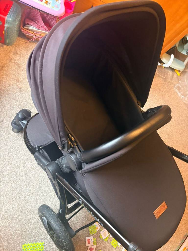 Ickle bubba pram