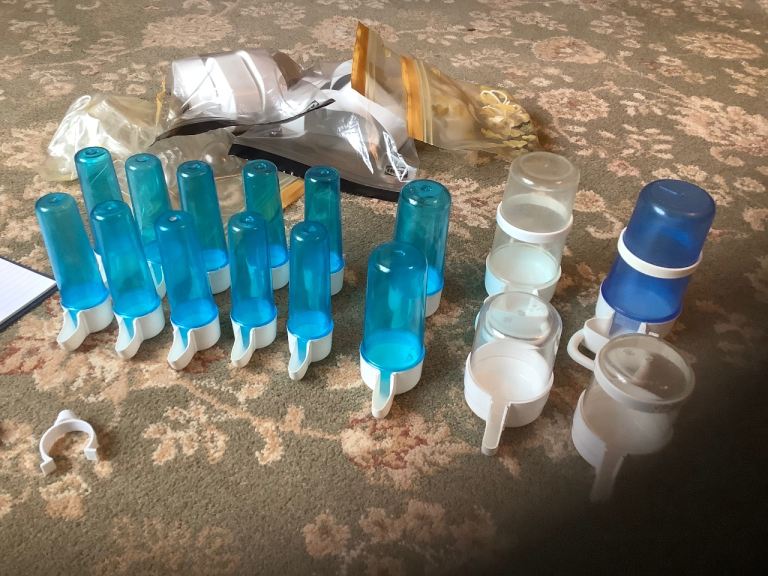 Bird feeding/drinking equipment
