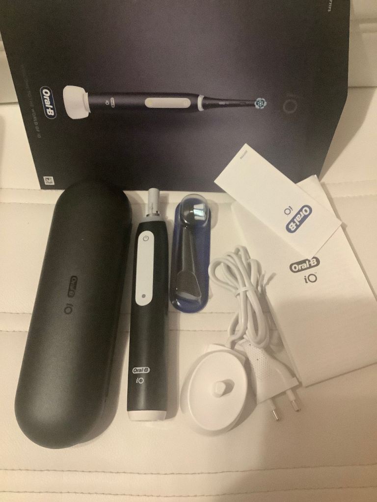 Oral B iO Series 4 Electric Toothbrush. 3769