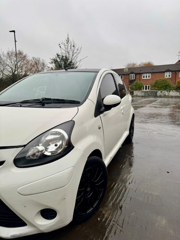 Toyota, AYGO, Hatchback, 2013, Manual, 998 (cc), 5 doors