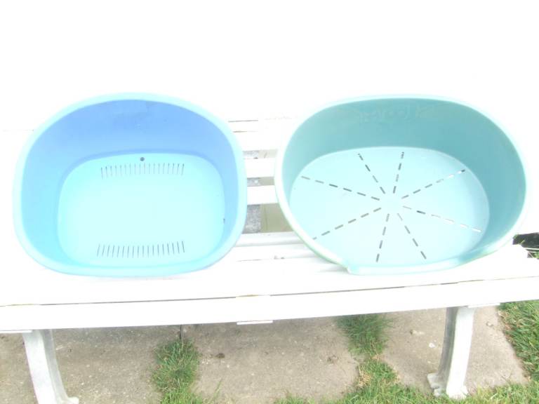  2 x PLASTIC PET BASKETS FOR MEDIUM SIZE DOG.