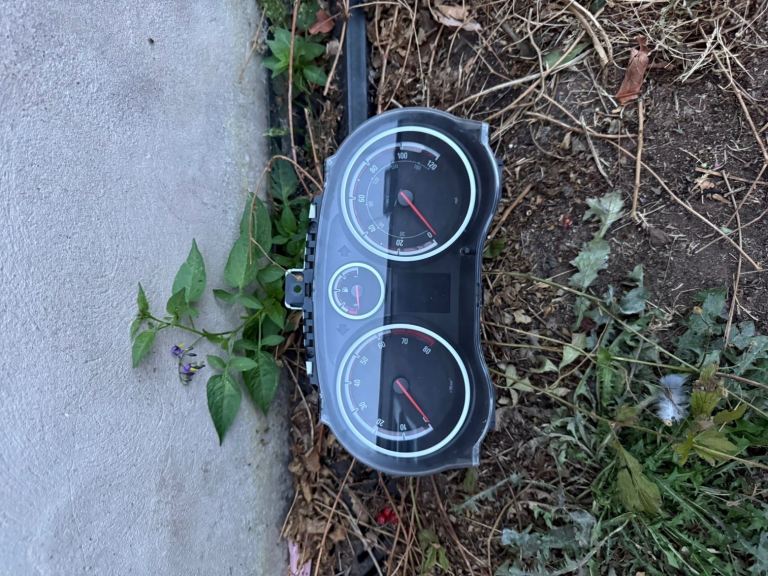 Vauxhall Corsa D 2006–2014 – Speedometer / Instrument Cluster