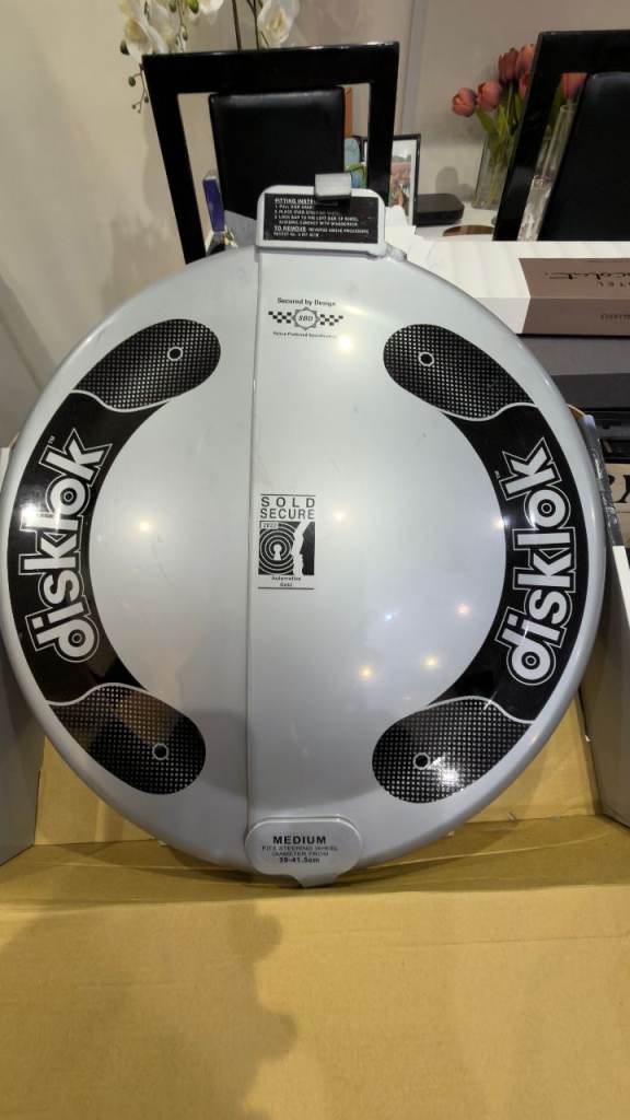 DISKLOK Gold Edition Medium 39-41.5cm Silver Steering Wheel Lock