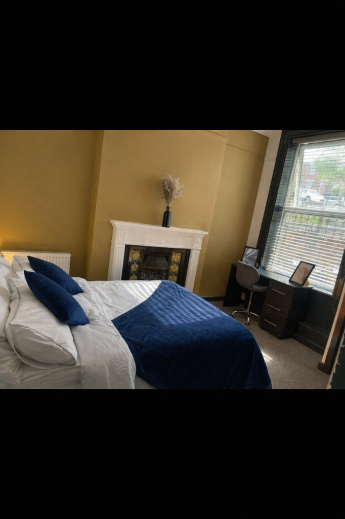 Spacious large double ensuite room in a friendly 6‑bed professional house share