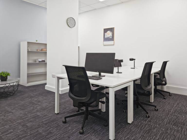 Liverpool - L7 9NJ \ Ready-to-Use Office Space with 5 Desks