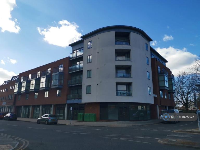 2 bedroom flat in Broomfield Road, Chelmsford, CM1 (2 bed) (#1826375)