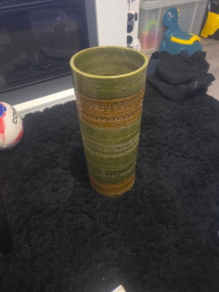 Umbrella vase holder