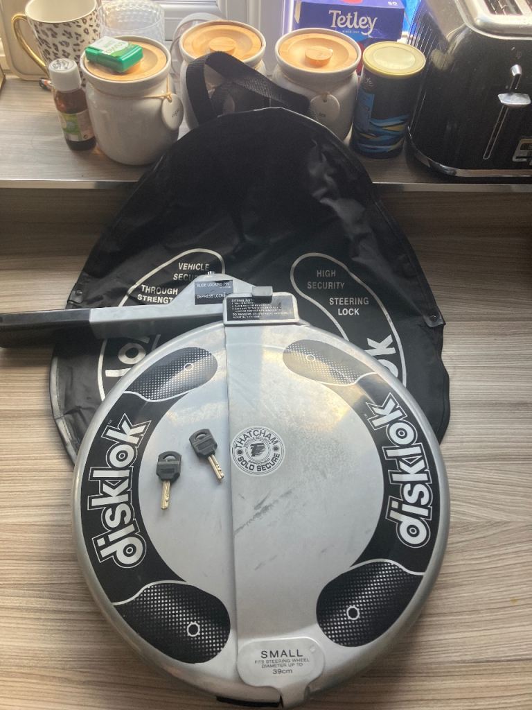 Disklok  Steering Wheel Lock - Small - 2 x Keys + Storage Case