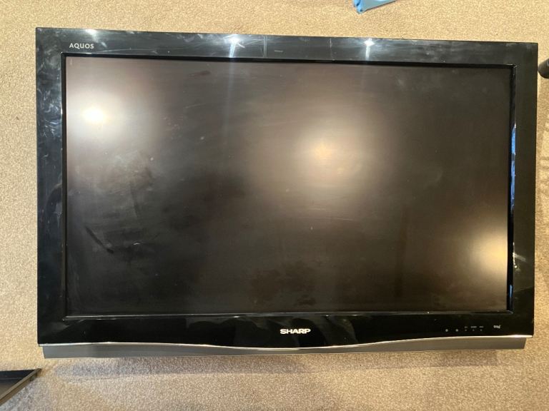 Sharp Aquos LD-37XD1E, 37inch TV with Wall Mount