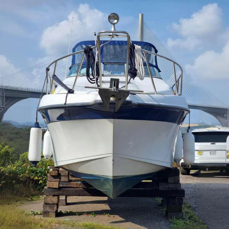 Crownline 250cr boat for sale