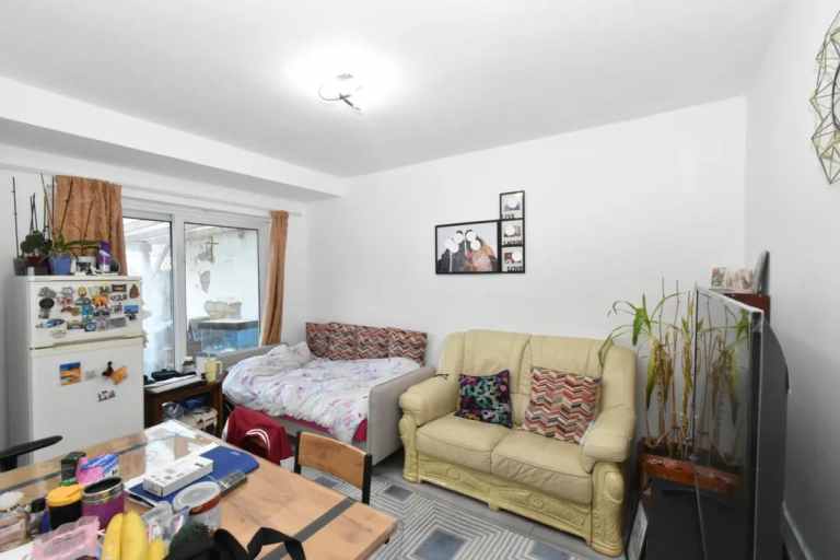1 bedroom flat in NORTHOLT, UB5