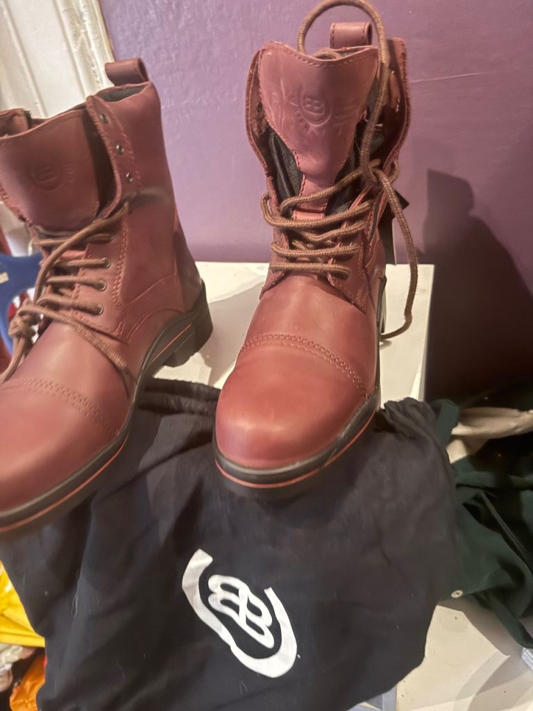 Bareback boots BNWT 