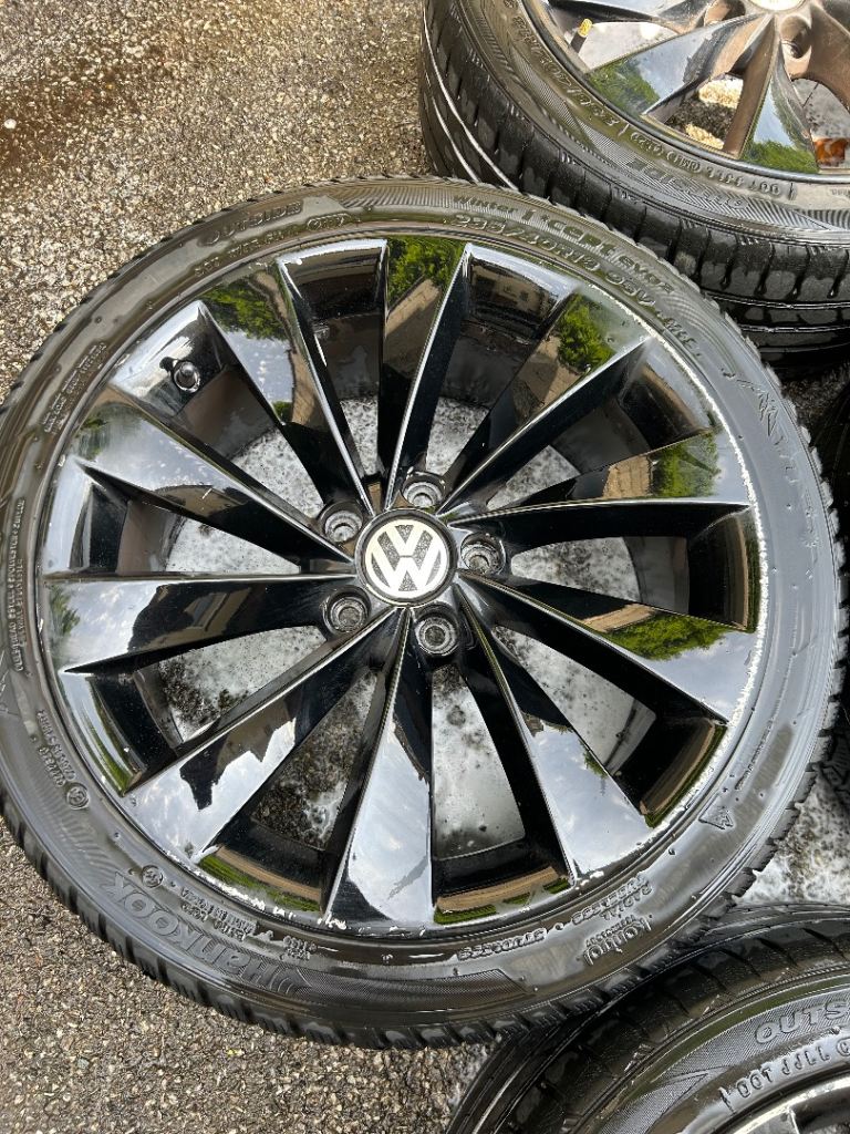 Vw alloy wheels 235/40/R18 