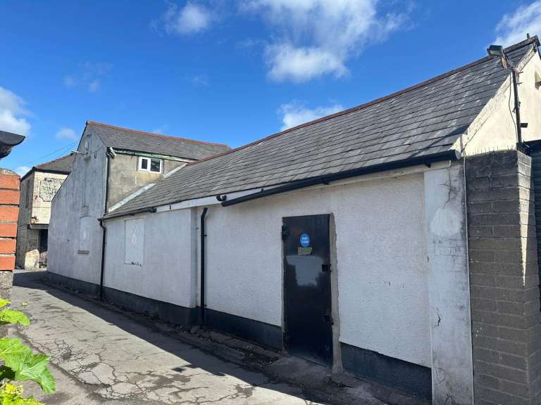To Let – Commercial Storage / Light Workshop Unit