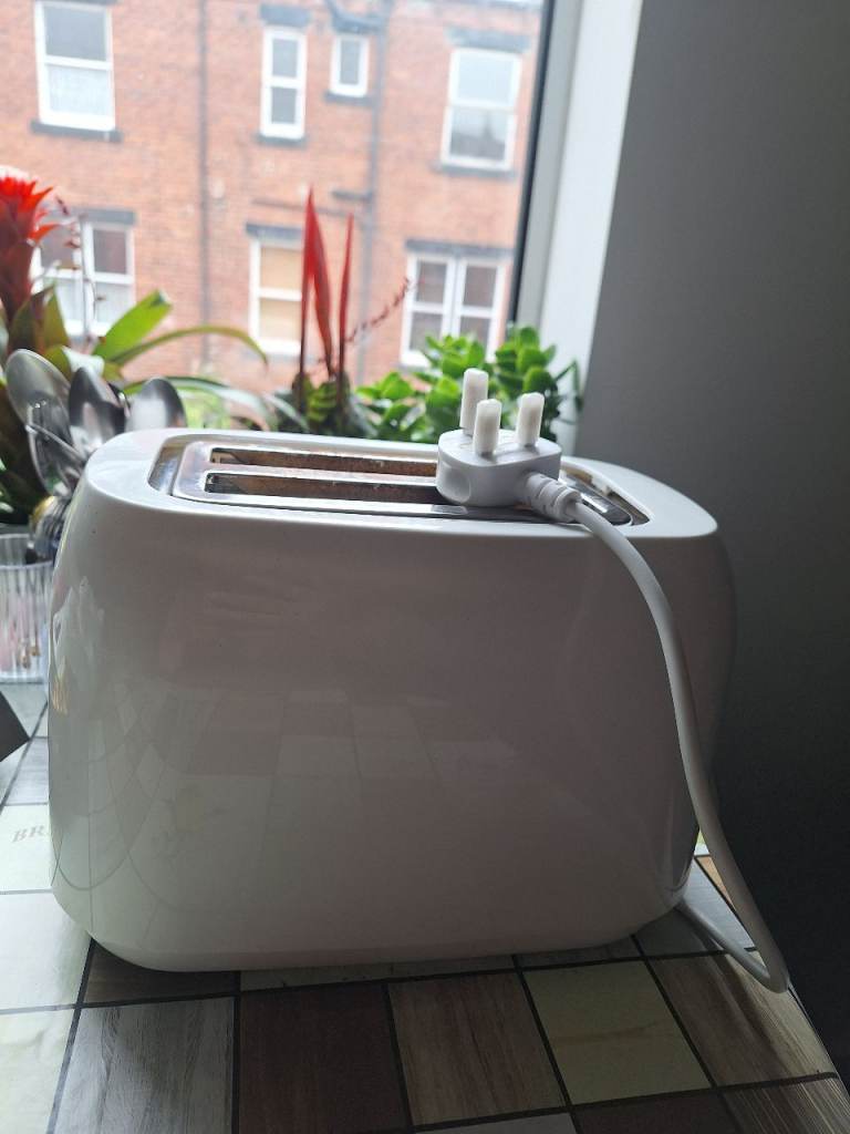 White 2-Slice Toaster – Good Working Condition