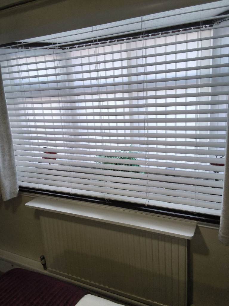 7ft 9in venetian blind 