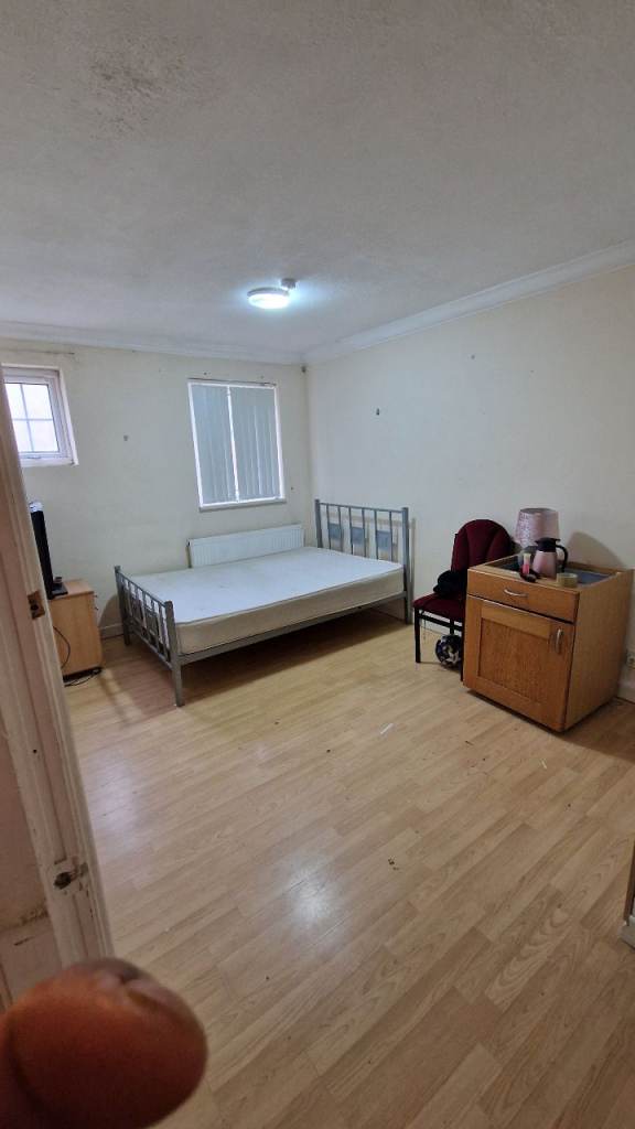 1 double bedroom close to citycentre,and university,in Ls3 burley Woodhouse 