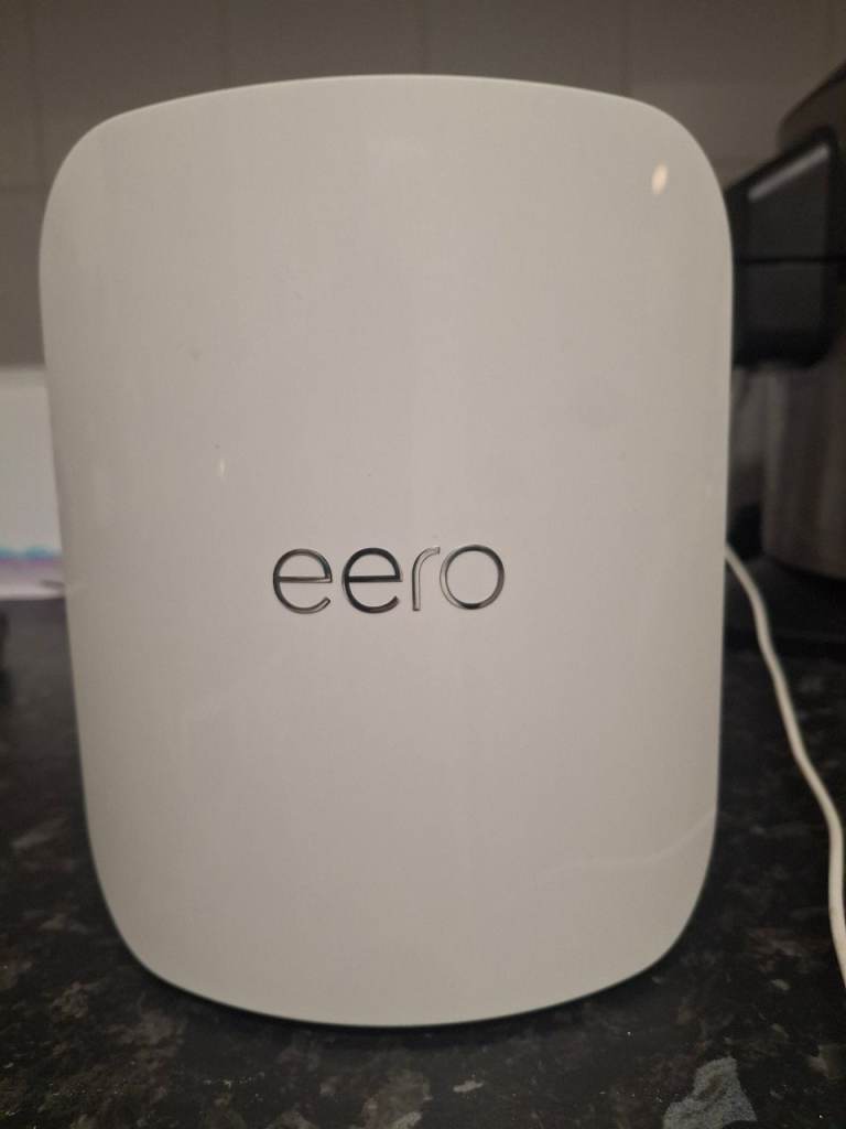 eero Pro 7 WiFi Router - White, Good Condition