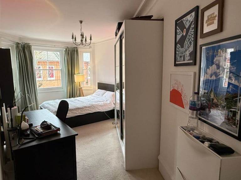 En-Suite Double Room 1 Min from District Line, West Kensington (W14), £1,400 pcm, Available March 20