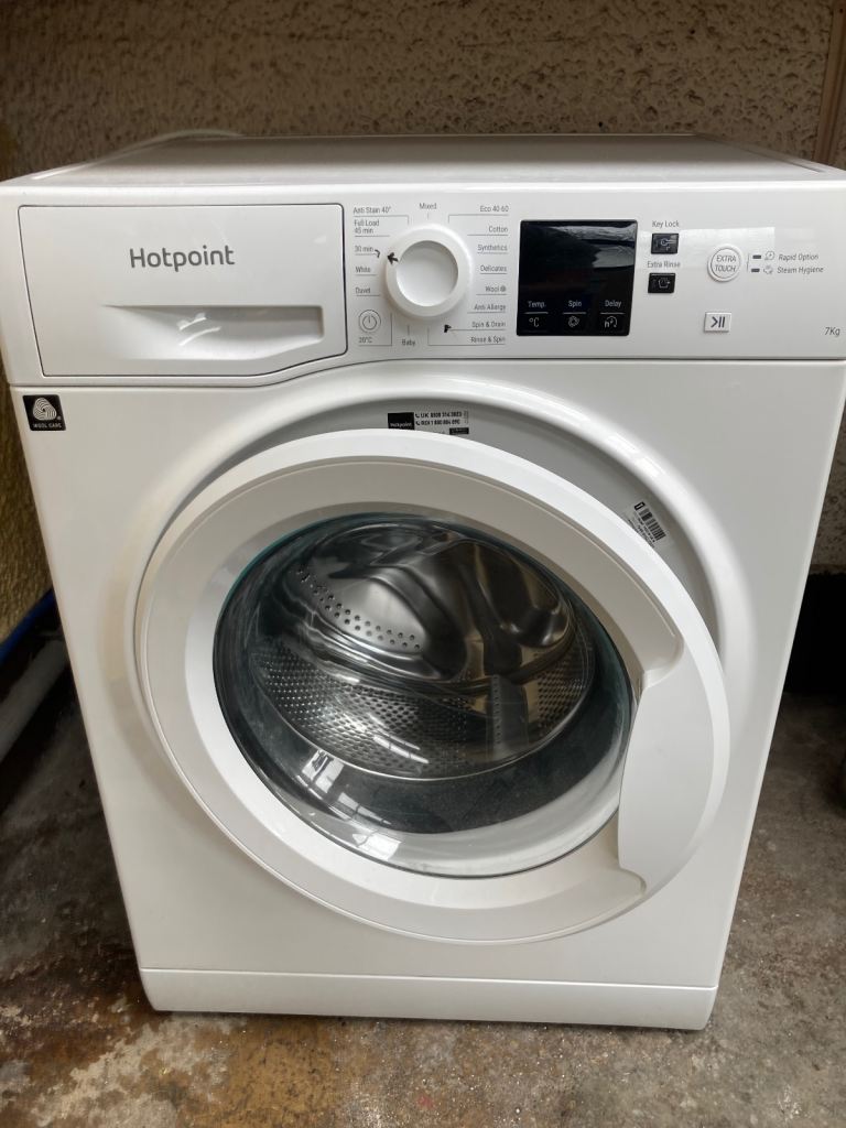 Hotpoint Washing Machine – White, Good Condition