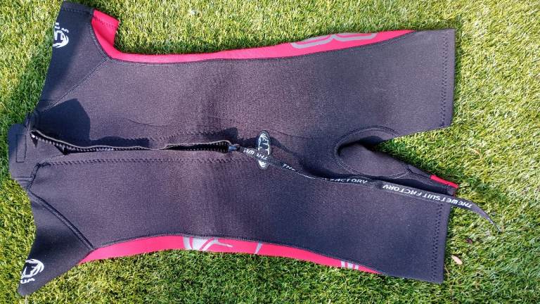 Kids wetsuit age 7-8