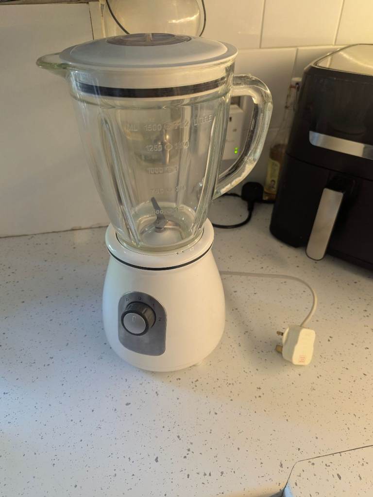 Selling my trusted glass Sainsbury's blender