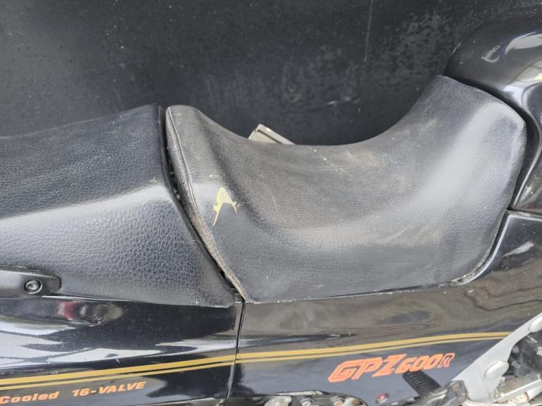 KAWASAKI GPZ 600 R PROJECT BIKE HPI CLEAR