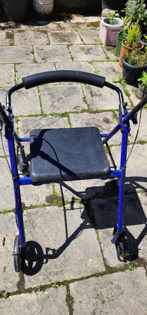 Drive devilbiss walking frame rollator with padded seat