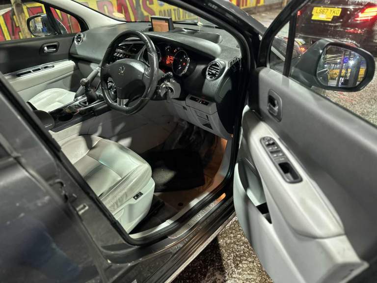 Peugeot, 3008, Hatchback, 2010, Manual, 1560 (cc), 5 doors