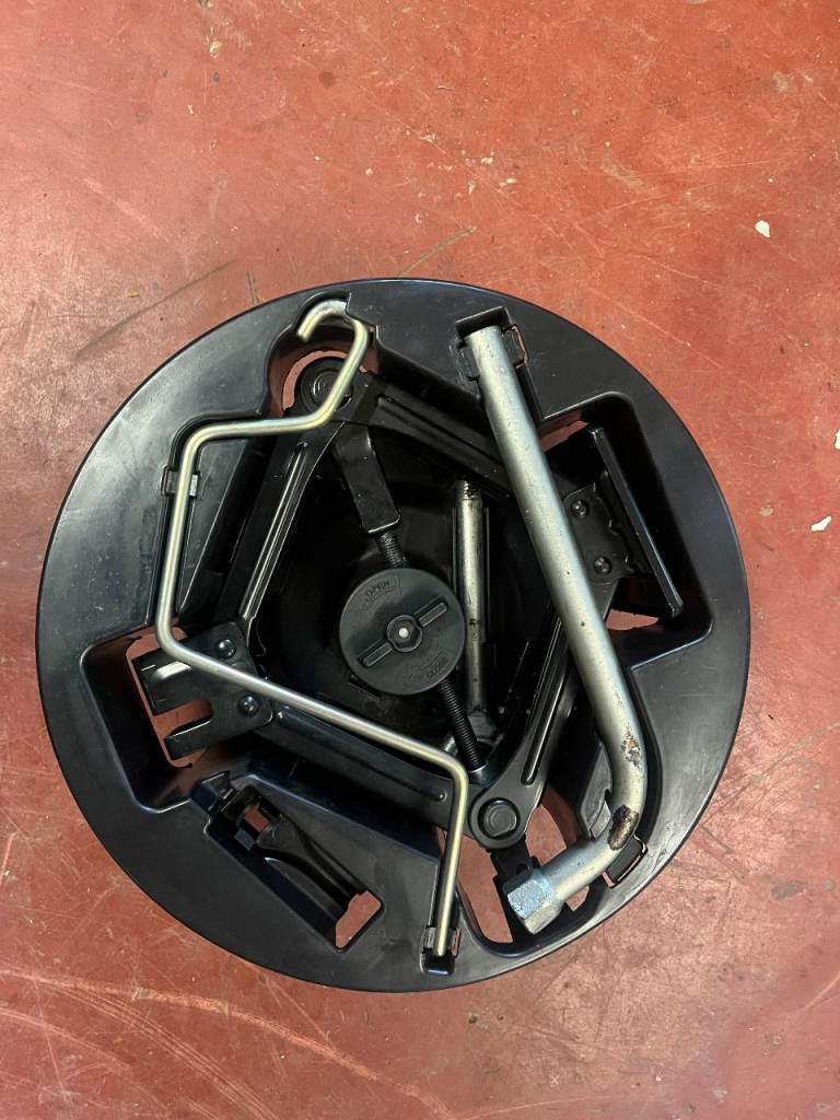 FIAT 500 JACK KIT AND HOLDER AND SECURING BOLT