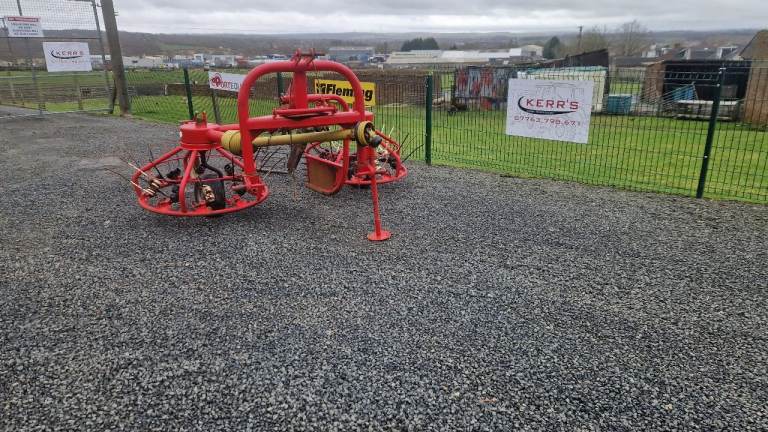 Tractor 300 series haybob 