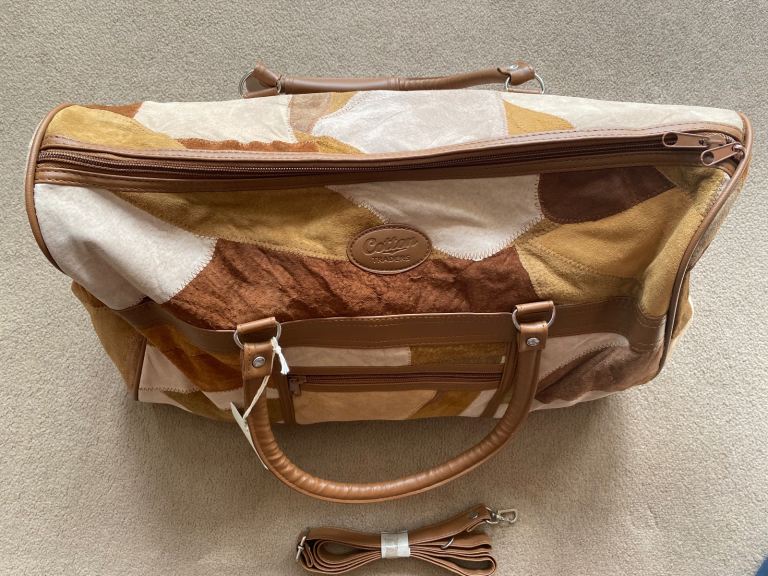 Cotton traders Suede bag/holdall