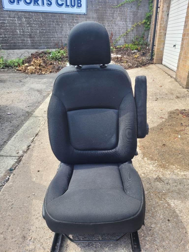 2016 vivaro drivers seat