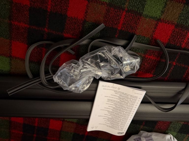 Roof bars Cruz Ario aluminum 