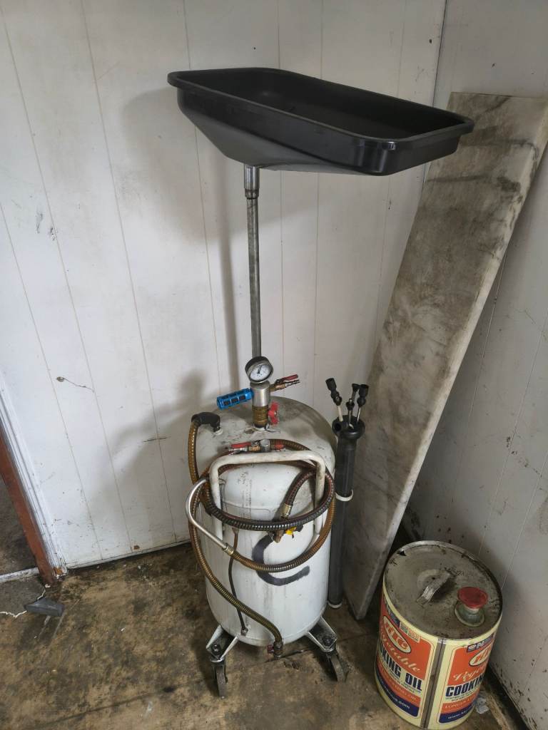 Multifunction pneumatic oil collector 