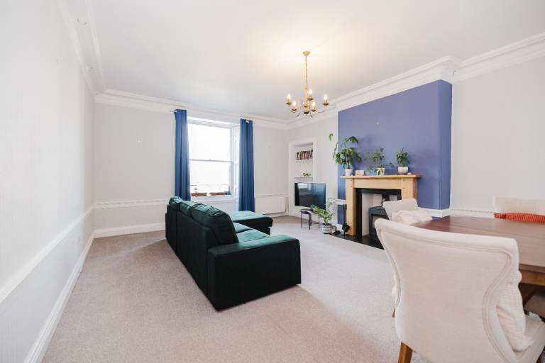 Incredible and very spacious, 2 bedroom, top floor flat in Leith – available October